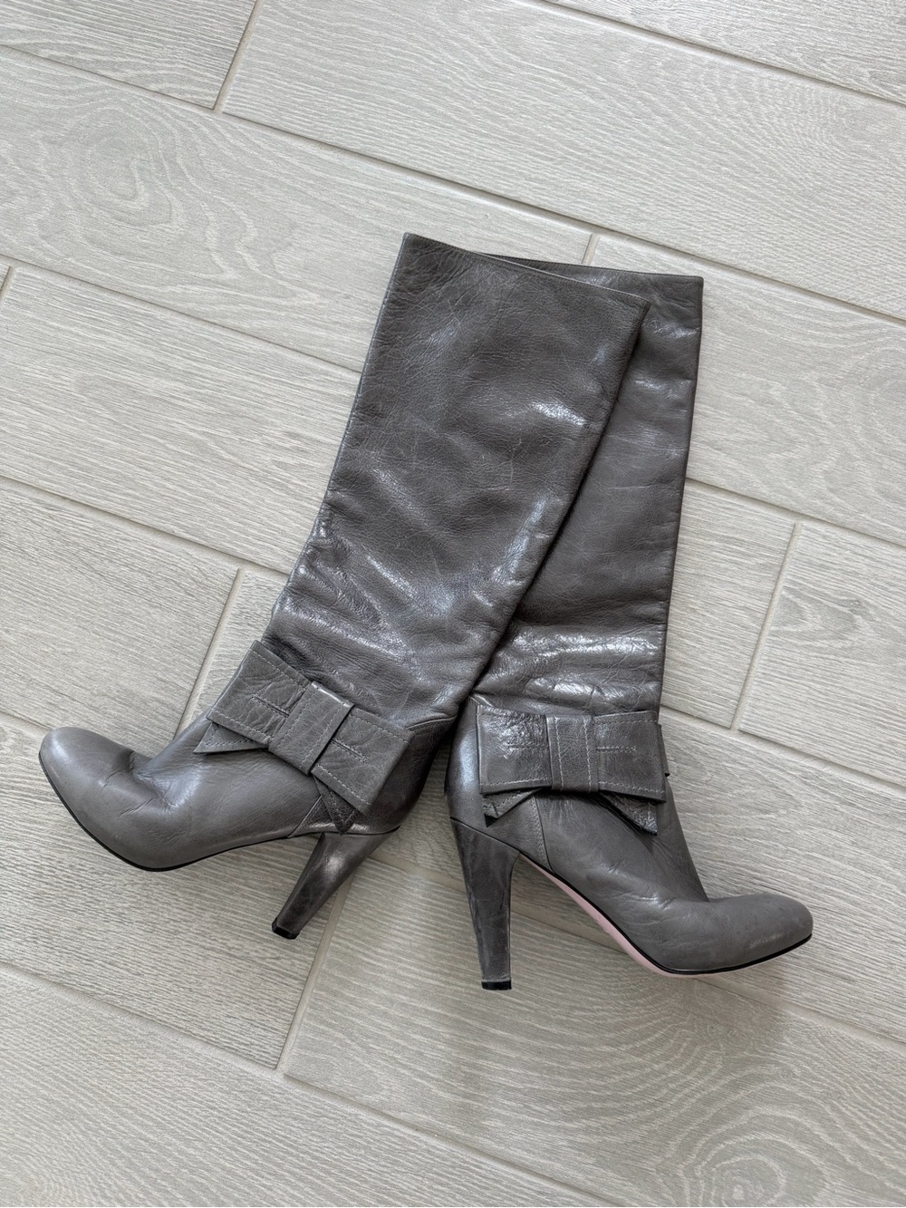 VALENTINO Leather Bow Heeled Boots Size 37 GUC
